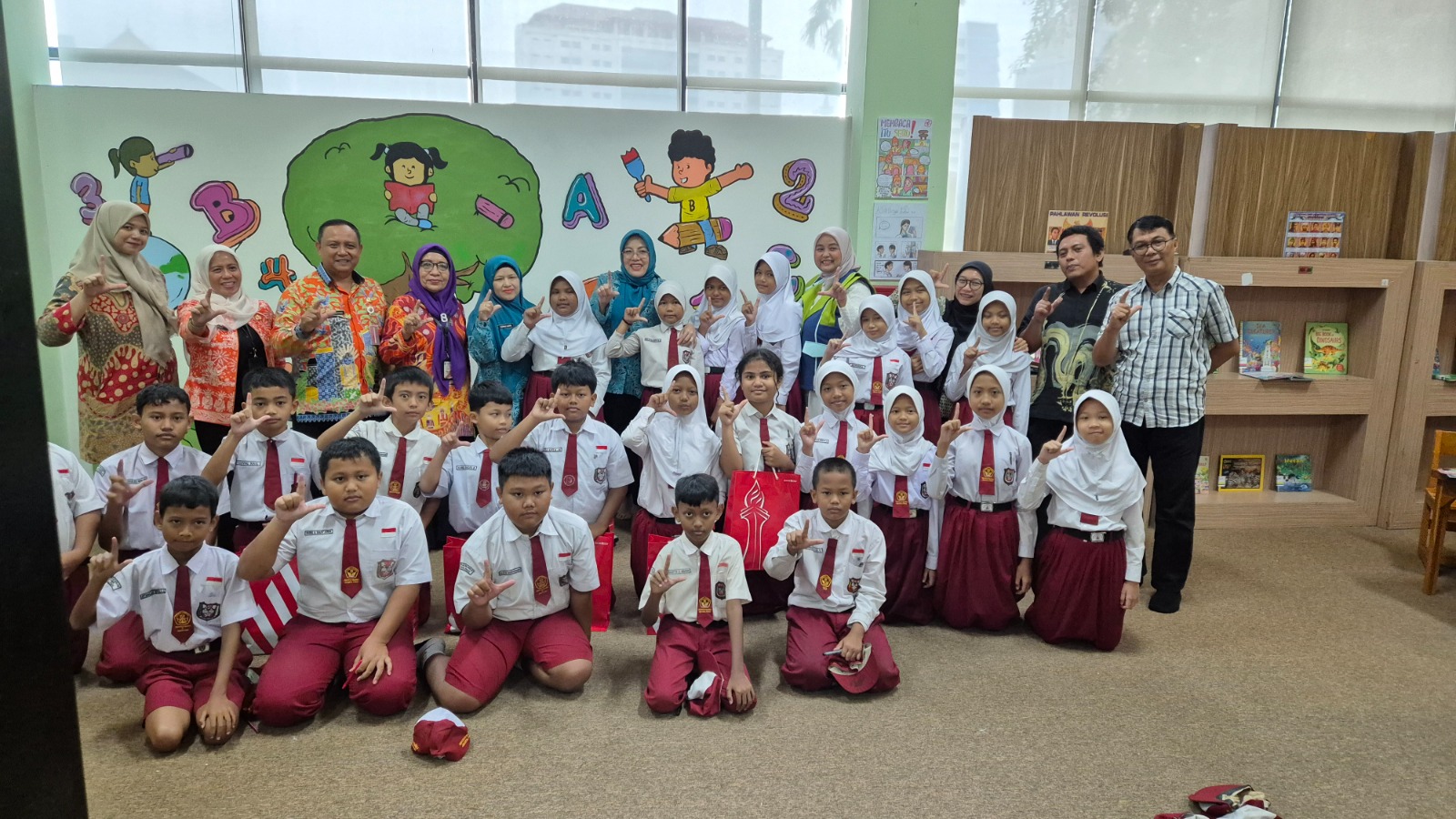 Ketupat Betawi Bersama SDN Petojo Selatan 06 Di Perpustakaan Jakarta Pusat